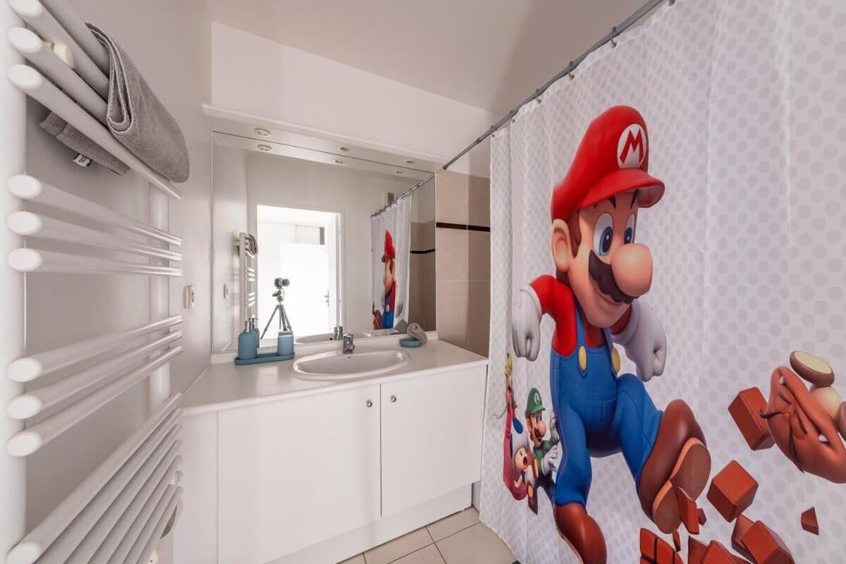 Disney Mario Nintendo Монтеврен Екстериор снимка